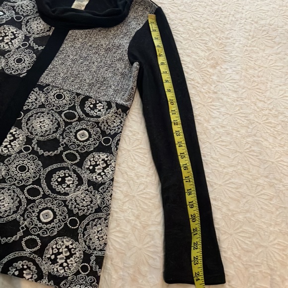 Fabulous black poly/cotton sweater w/light cowl neck in creamy blackgray pattern - Picture 8 of 11